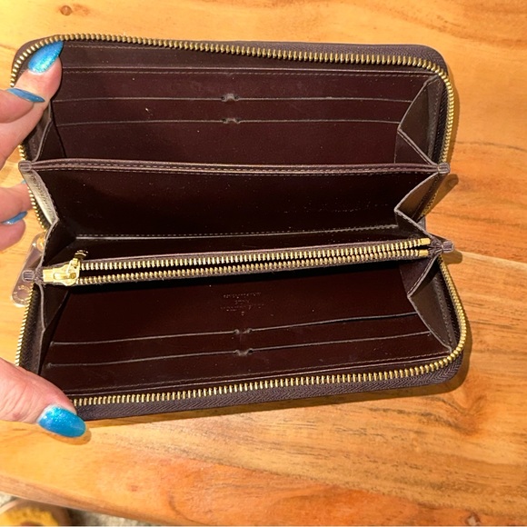 Louis Vuitton Amarante Monogram Vernis Zippy Wallet - Picture 4 of 8